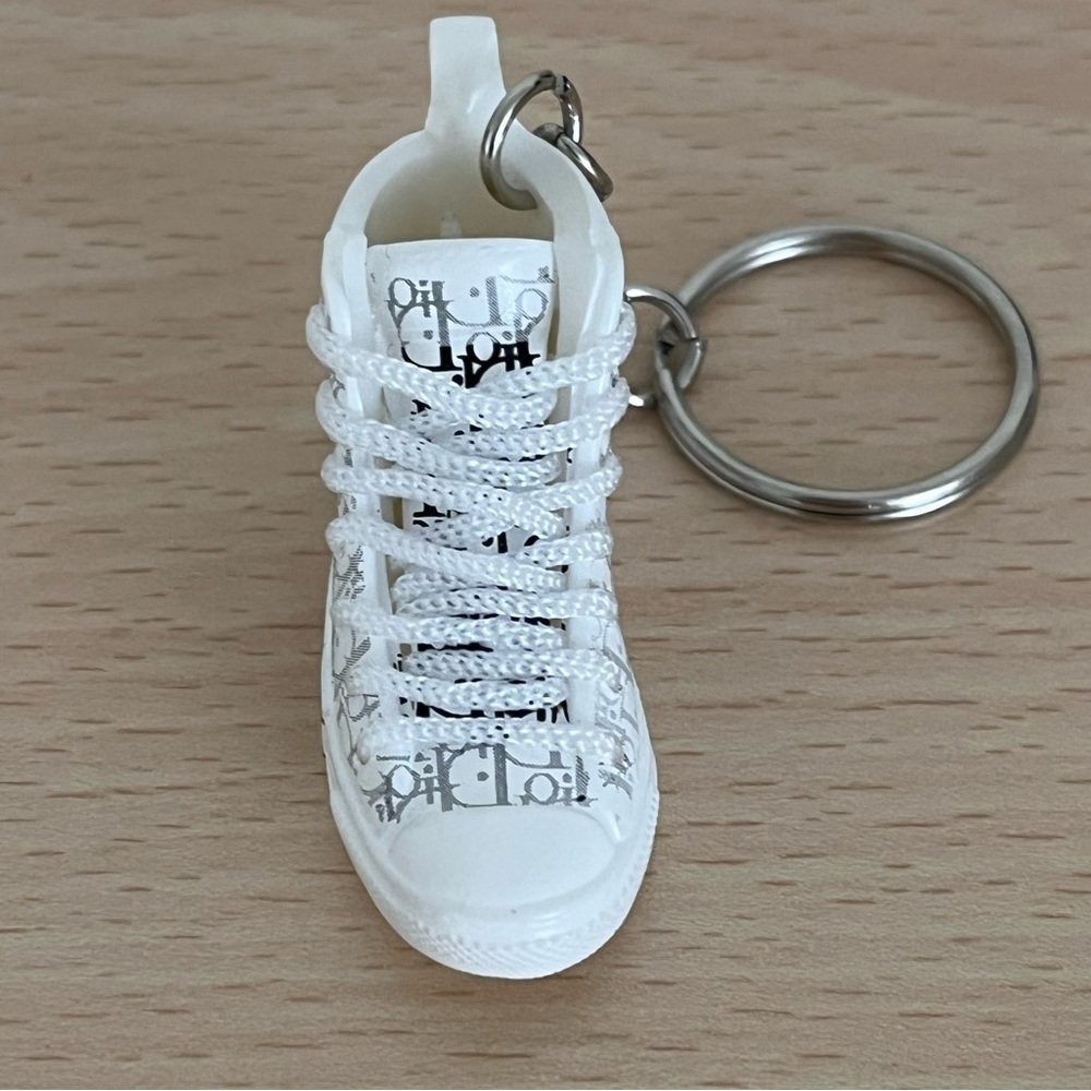 3D Mini White and Black Fashion Sneaker Keychain BNIB - Picture 12 of 14